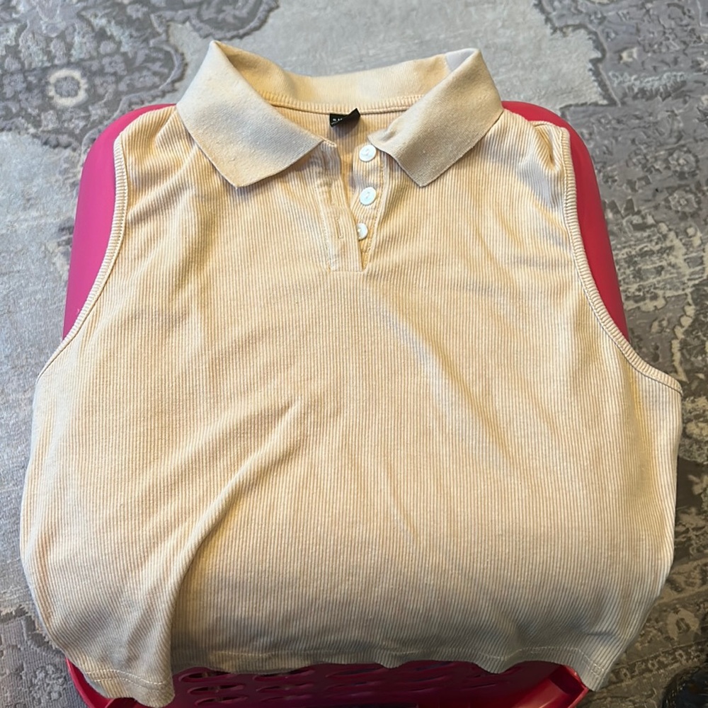 Collared sleeveless tank